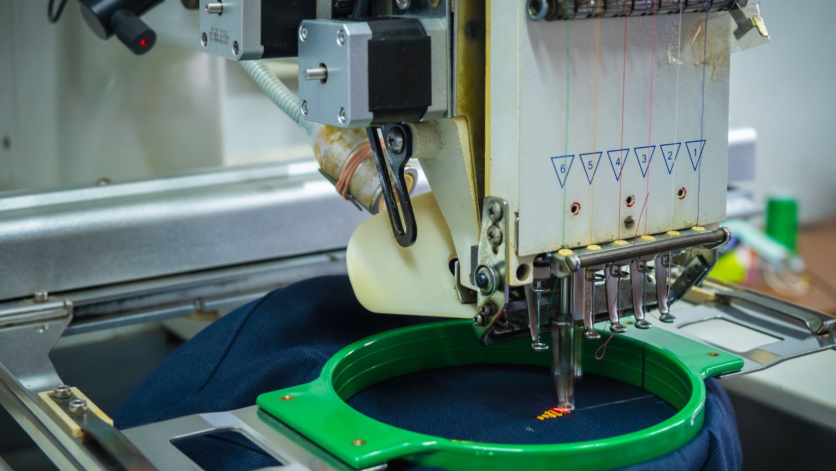 How does a chenille embroidery machine works?