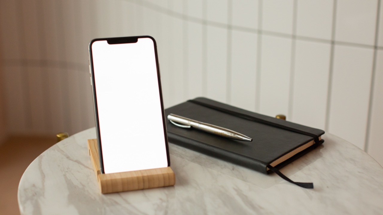 Why the Phone Stand Market Got Interesting Again When MagSafe Showed Up
